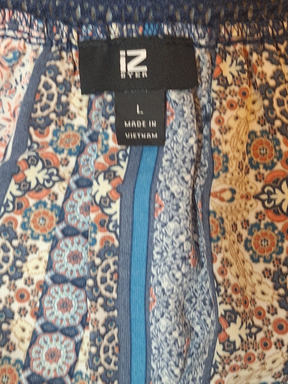 IZ Byer Crochet Trim Cold Shoulder Paisley Top Large - Picture 6 of 9